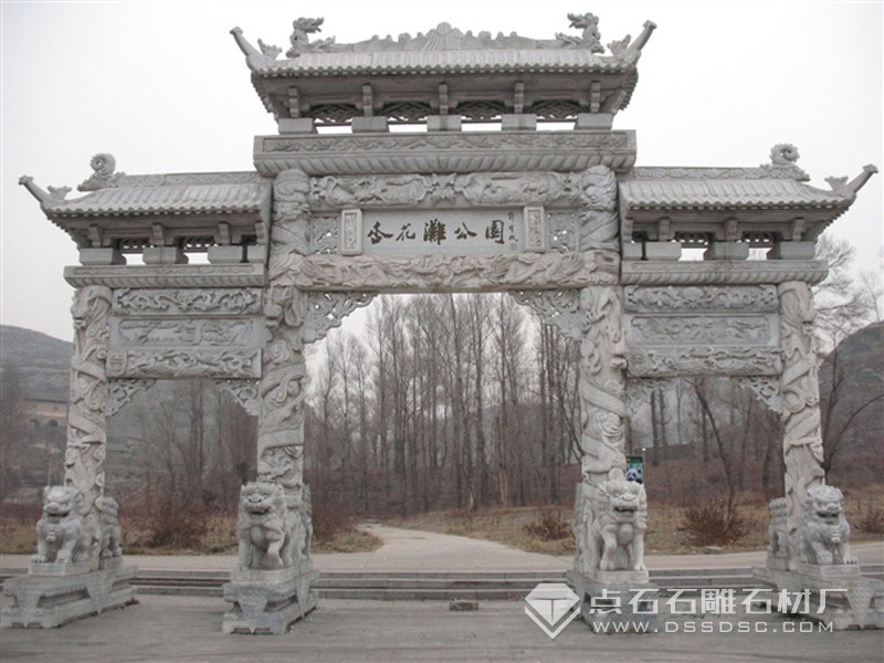 三門三樓漢白玉石牌坊