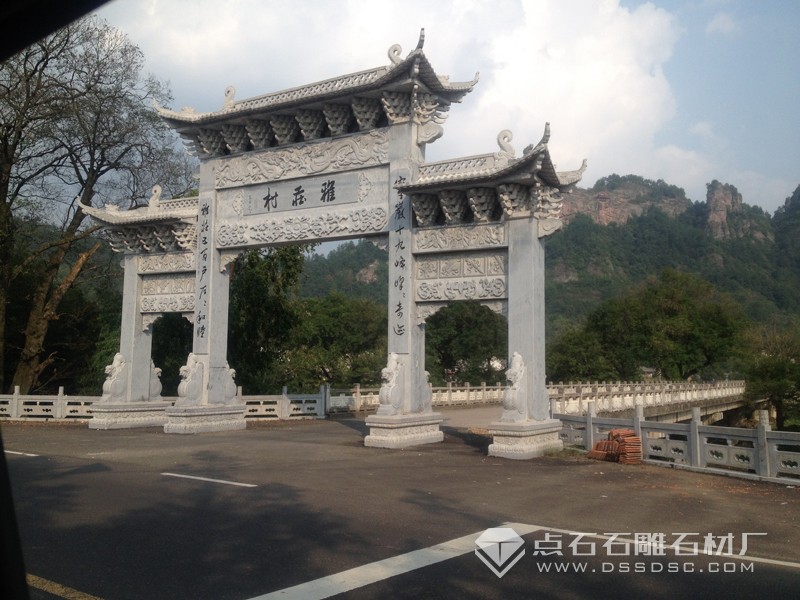 三門三樓青石牌坊