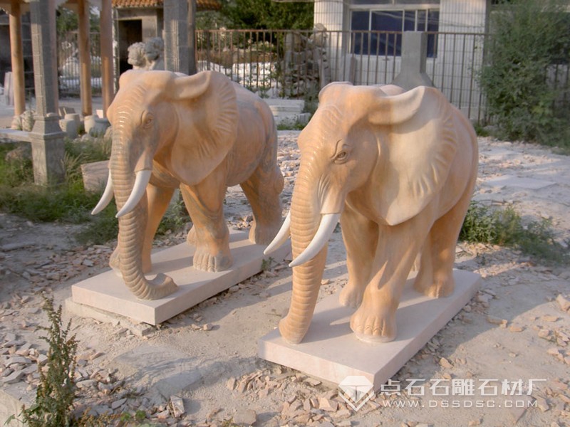 石雕大象 晚霞紅