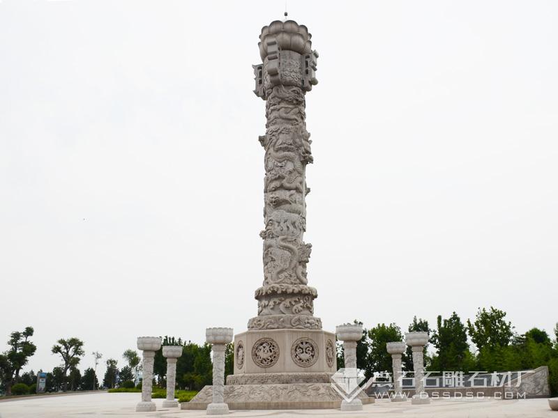 石雕龍柱