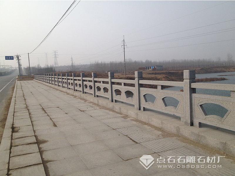 河道上的花崗巖護(hù)欄 河道上的花崗巖護(hù)欄